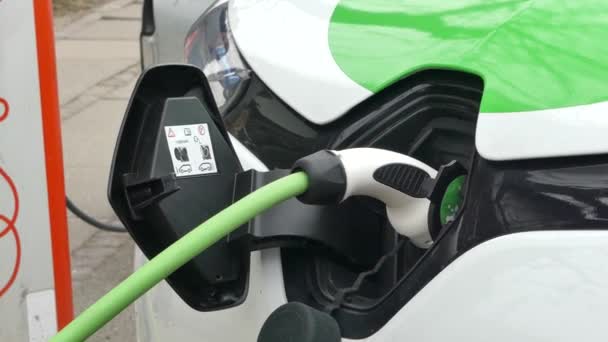 Copenagen Danimarca Marzo 2019 Auto Elettriche Ricaricano Nel Parcheggio Ricarica — Video Stock