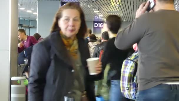 Borispol Ukraine März 2019 Passagiere Bewegen Sich Flughafenterminal Passagiere Gehen — Stockvideo
