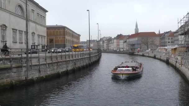Copenhague Danemark Mars 2019 Bateau Touristique Navigue Long Rivière Dans — Video