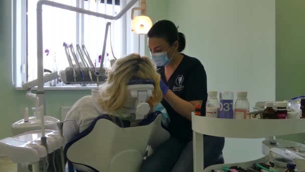 Kiev Ukraine April 2019 Girl Reception Dentist Dentist Treats Teeth — Stock Video