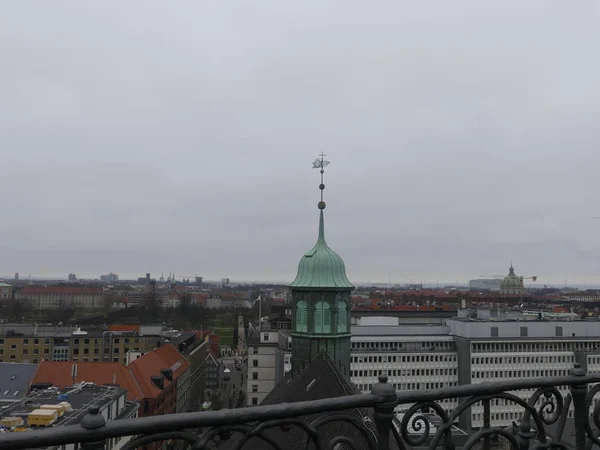 Stadtpanorama. Blick auf die Stadt aus der Höhe. Historie — Stockfoto