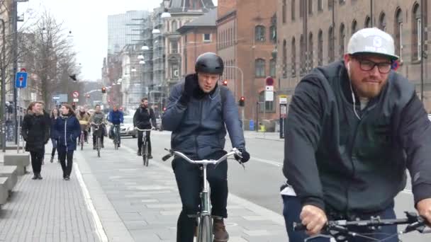 Copenhagen Dinamarca Março 2019 Ciclistas Andam Bicicleta Cidade Pessoas Andar — Vídeo de Stock