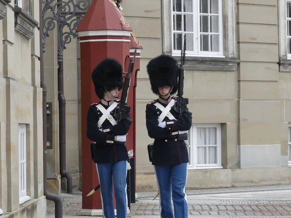 Kodaň, Dánsko-březen 2019: čestná stráž v Royal PA — Stock fotografie