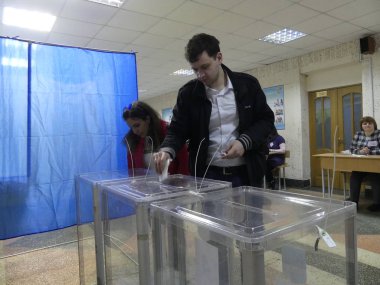 Ukrayna'da Cumhurbaşkanlığı Seçimi. İnsanlar yeni başkanlık için oy
