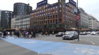 Kopenhag, Danimarka - Mart 2019: Kopenhag belediye binası ve Belediye Meydanı manzarası 