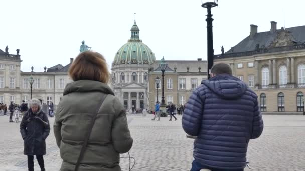 Kopenhaga Dania Marzec 2019 Turyści Chodzą Wzdłuż Ulicy Miejskiej Spacer — Wideo stockowe