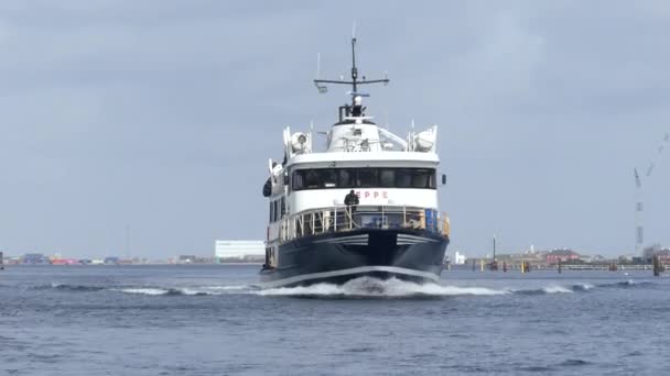 Copenhagen Dinamarca Marzo 2019 Barco Motor Entra Puerto Barco Navega — Vídeo de stock