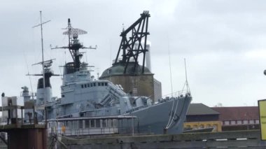 Kopenhag, Danimarka - Mart 2019: Müzenin görünümü. Kopenhag'daki Nyholm adasındaki Askeri Açık Hava Müzesi'ndeki savaş gemisi. Danimarka Donanması.