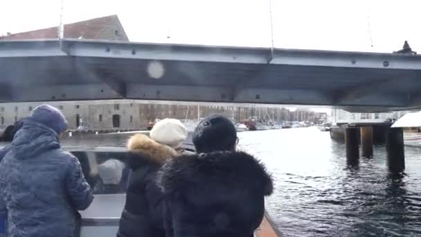 Copenhaga Dinamarca Março 2019 Passeio Barco Turístico Nos Canais Cidade — Vídeo de Stock