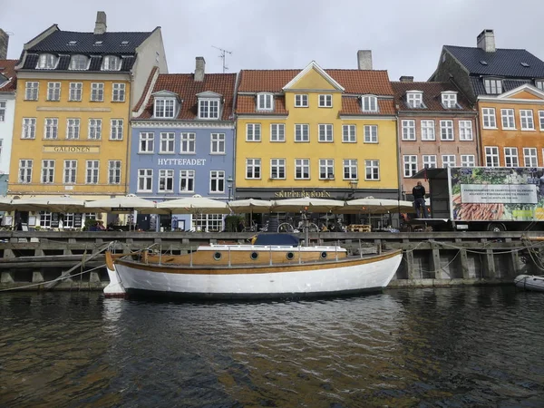 Копенгаген Денмарк Март 2019 Вид Нихавн Лодки Стоят Пирсе Нюхавн — стоковое фото