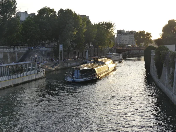 Reconstrução de Notre Dame de Paris . — Fotografia de Stock