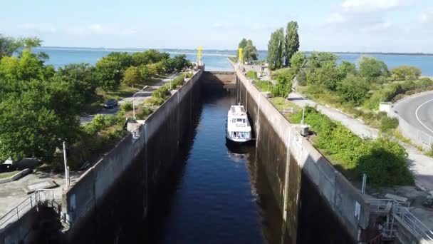 Kiev Ukraine Europe Août 2019 Navire Passe Porte Entrée Une — Video