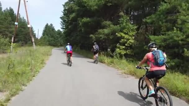 Kiev Oekraïne Europa Augustus 2019 Fietstocht Een Bosweg Een Fietser — Stockvideo