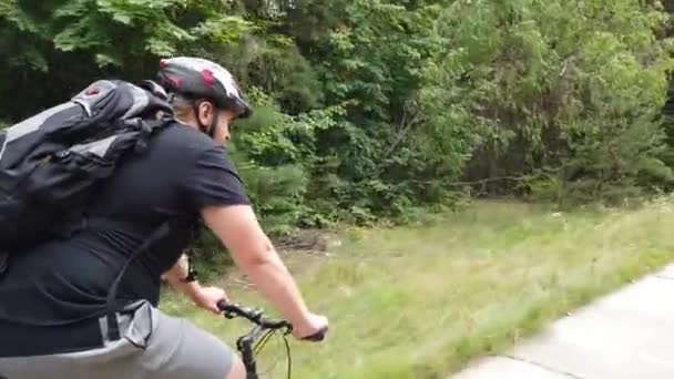 Kiev Ucrania Europa Agosto 2019 Paseo Bicicleta Por Camino Forestal — Vídeo de stock