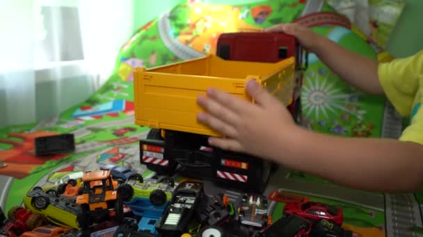 Kijów Ukraina Europa Sierpień 2019 Chłopiec Bawi Się Zabawkami Zabawki — Wideo stockowe