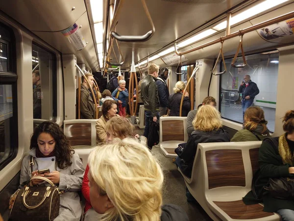 Passagers dans une voiture de tramway . — Photo