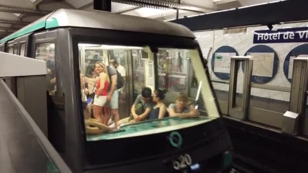 Parijs Frankrijk Juni 2019 Passagiers Rijden Metro Geautomatiseerde Metro Trein — Stockvideo