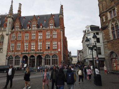 Bruges, Belçika - Mayıs 2019: Şehir sokaklarının manzarası. Evet.