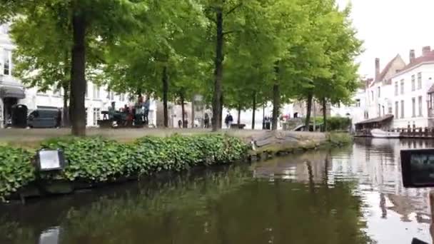 Brugge België Mei 2019 Uitzicht Het Waterkanaal Het Centrum Van — Stockvideo