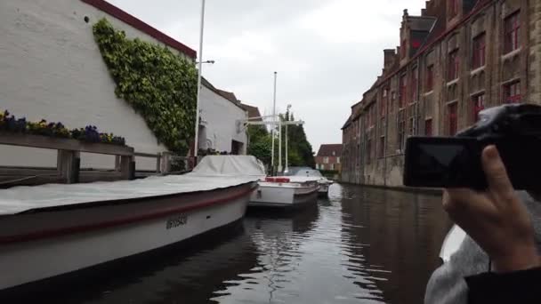 Brujas Bélgica Mayo 2019 Vista Del Canal Agua Centro Ciudad — Vídeos de Stock