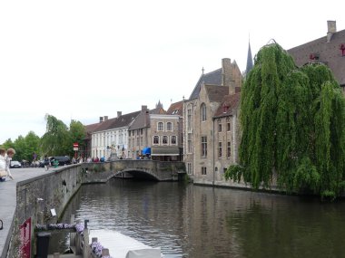 Bruges, Belçika - Mayıs 2019: Cit'teki su kanalının görünümü