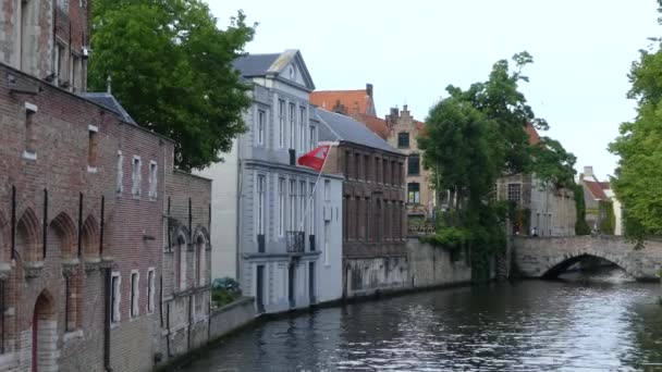 Bruges Bélgica Maio 2019 Vista Canal Água Centro Cidade Passeio — Vídeo de Stock