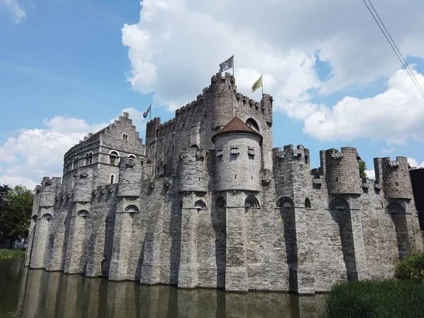 Ghent, Bélgica - Maio de 2019: Vista do Castelo dos Condes de F — Fotografia de Stock