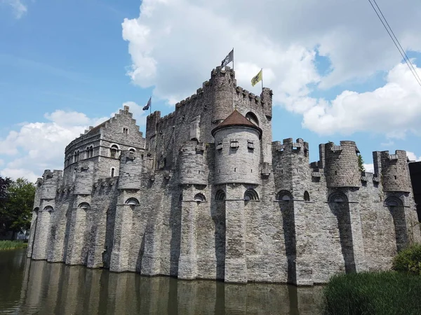 Ghent, Bélgica - Maio de 2019: Vista do Castelo dos Condes de F — Fotografia de Stock