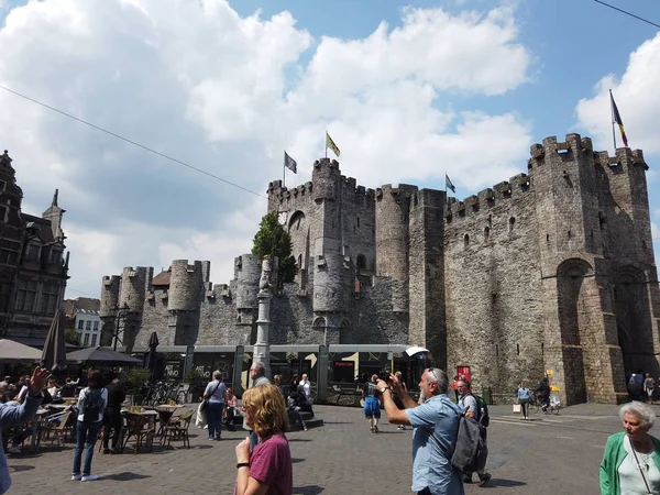 Gent, België-mei 2019: uitzicht op het kasteel van de graven van F — Stockfoto