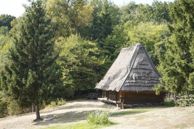 Kiev, Ukrayna, Avrupa - Eylül 2019: Eski ahşap ev 