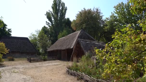 Kiew Ukraine Europa September 2019 Altes Holzhaus Mit Reetdach Altes — Stockvideo