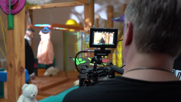 Kijev Ukrajna Európa 2019 Szeptember Kameraman Videokamerával Miközben Filmet Forgat — Stock videók