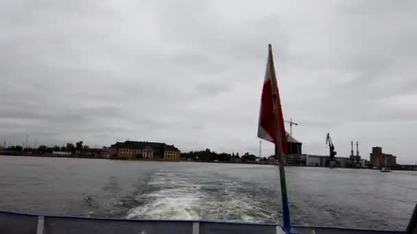 Gdansk Polônia Setembro 2019 Bandeira Polonesa Está Desenvolvendo Convés Navio — Vídeo de Stock