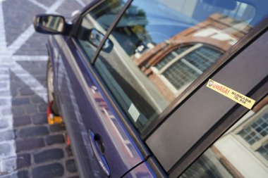 Bydgoszcz, Polonya, Avrupa - Eylül 2019: Park için araç engellendi