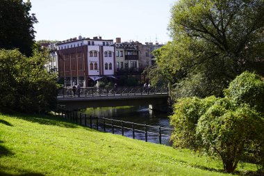 Bydgoszcz, Polonya - Eylül 2019: Şehir su kanalı manzarası