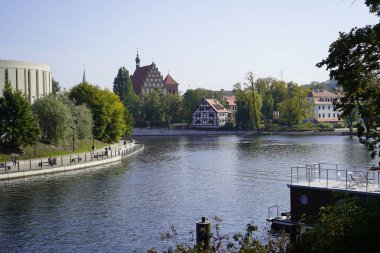 Bydgoszcz, Polonya - Eylül 2019: Şehir su kanalı manzarası