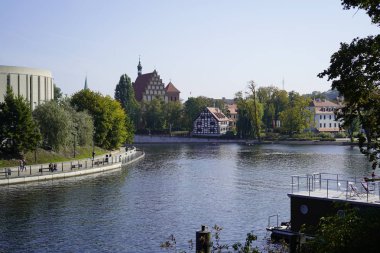 Bydgoszcz, Polonya - Eylül 2019: Şehir su kanalı manzarası