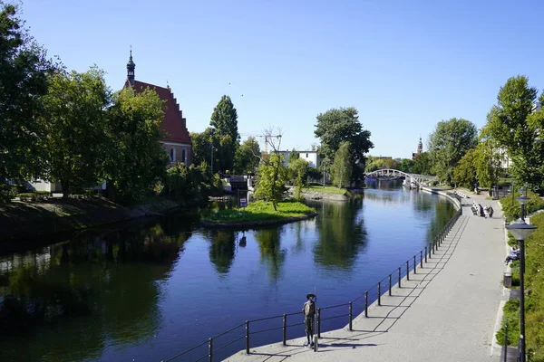 Bydgoszcz, Polonya - Eylül 2019: Şehir su kanalı manzarası