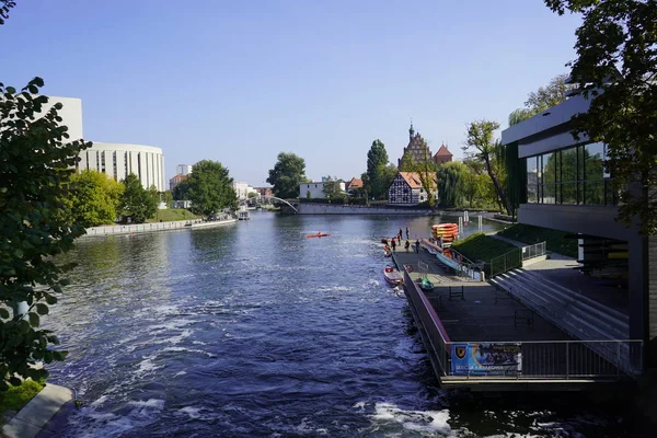 Bydgoszcz, Polonya - Eylül 2019: Şehir su kanalı manzarası — Stok fotoğraf