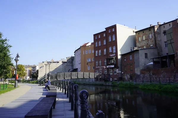 Bydgoszcz, Polonia - Septiembre 2019: Vista del canal de agua de la ciudad —  Fotos de Stock