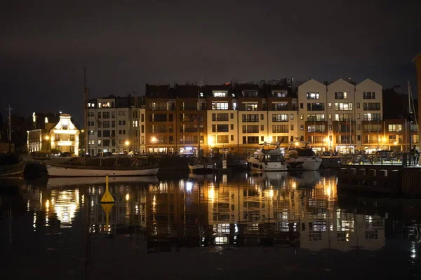 Gdansk, Lengyelország - 2019. szeptember: kilátás az éjszakai városra. Jó éjt! — Stock Fotó