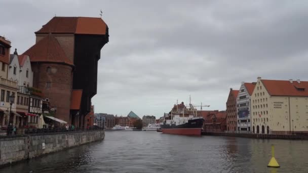 Gdańsk Polska Wrzesień 2019 Widok Promenadę Miejską Starożytny Żuraw Portowy — Wideo stockowe