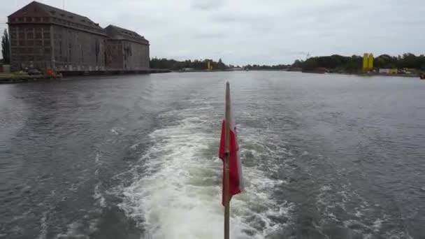 Gdansk Polônia Setembro 2019 Bandeira Polonesa Está Desenvolvendo Convés Navio — Vídeo de Stock