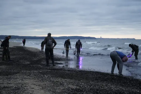 Baltic Sea, Gdansk, Poland - September 2019: Amber catchers duri — Stock Photo, Image