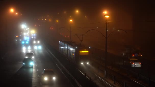Tempo Névoa Pesada Carros Movem Nevoeiro Pesado Tráfego Noturno — Vídeo de Stock