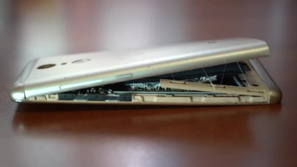 Swollen Smartphone Battery Damaged Smartphone Faulty Battery Damaged Phone Wooden — Stock Video