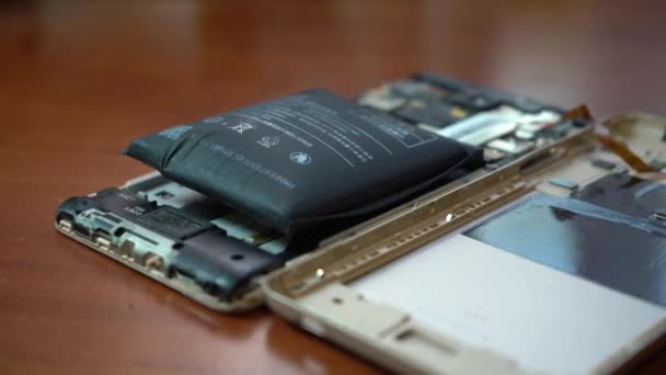 Batteria Smartphone Gonfia Smartphone Danneggiato Con Una Batteria Difettosa Telefono — Video Stock