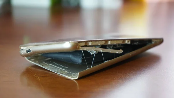 Bateria Smartphone Inchada Smartphone Danificado Com Uma Bateria Defeituosa Telefone — Fotografia de Stock