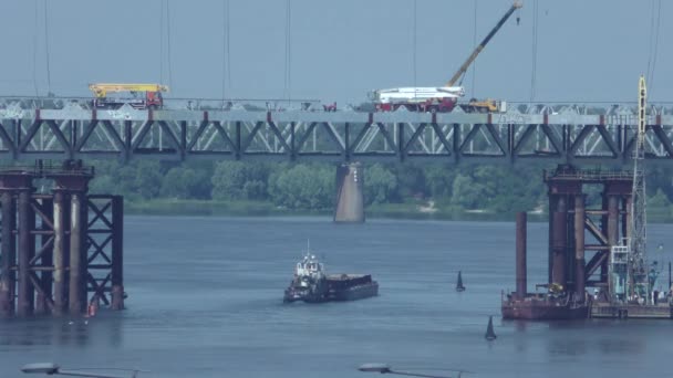 Europa Kiev Ucrânia Julho 2020 Construção Uma Ponte Sobre Rio — Vídeo de Stock