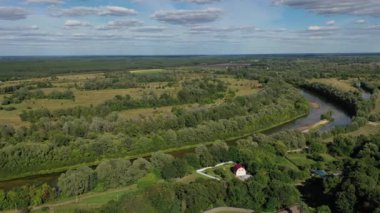 Avrupa 'nın Ukrayna' nın Chernigov bölgesindeki Seim nehri ile Baturyn kalesinin hava manzarası. Antik ahşap kale. Ahşap kale.